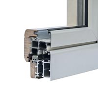 Fenster mit Rahmen auf Aluminiumprofilen